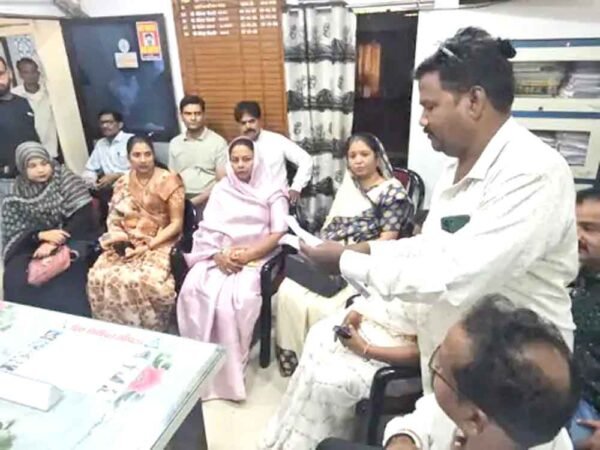 अध्यक्ष का प्रभार लेने