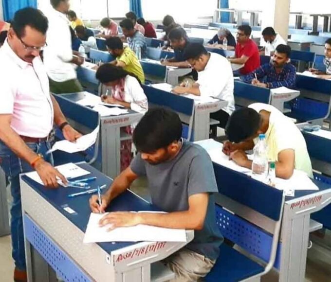 एमपी में सरकारी नौकरियों की तैयारी कर