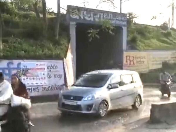 रेलवे अंडर ब्रिज बंद होने से