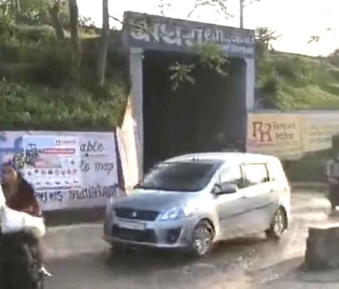 रेलवे अंडर ब्रिज बंद होने से