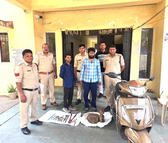 पानी की मोटर चोरी करने वाले दो