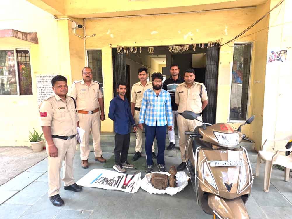 पानी की मोटर चोरी करने वाले दो